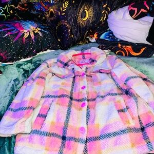 ⸻

✨ Sherpa Lined Plaid Coat with Pink, White, Navy & Tan design. Size XL